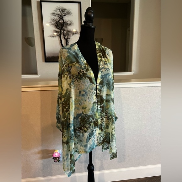 Chico’s Sheer One Button Blouse ⭐️ Small/Medium- NWOT - Picture 2 of 10